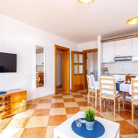 Mit Balkon Und Meerblick By Interhome דירה *