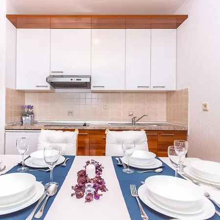 Mit Balkon Und Meerblick By Interhome