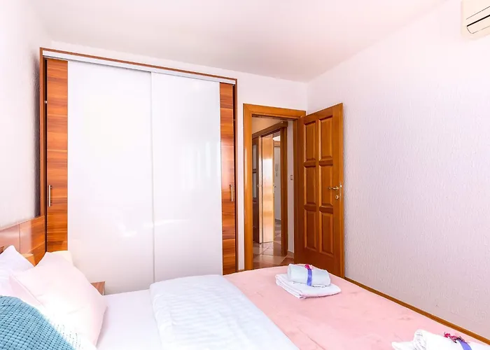 Mit Balkon Und Meerblick By Interhome