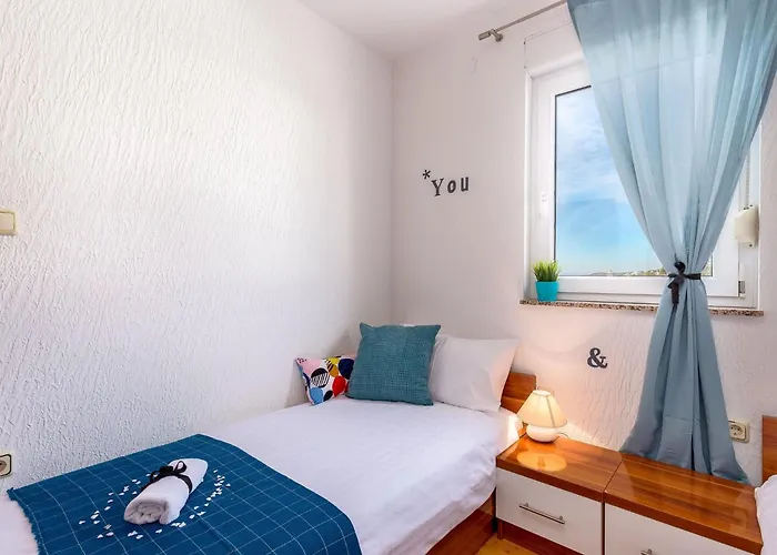 Mit Balkon Und Meerblick By Interhome דירה קריקווניצה